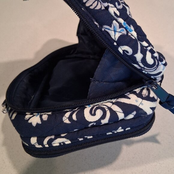 Vera Bradley Blush & Brush Makeup Case in Steel Blue Medallion - Picture 11 of 16